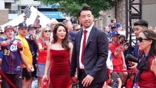 赤タイトドレスの瑠美夫人が髪をセット…菊池雄星一家の舞台裏　幸せ溢れる“準備”