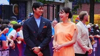 大谷翔平が肩に手をやり…真美子夫人に「デコちゃんの毛？」　気遣いに感激「尊い」