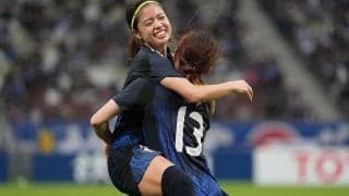 ｢相変わらず美しい｣｢貫禄すら感じる｣なでしこ新主将・長谷川唯のマンC新ウェア姿での“先頭スマイル”登場に反響！｢清水梨紗選手が一緒にいる事が嬉しい｣の声も