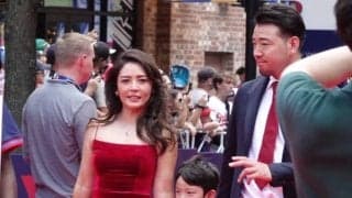 鮮やかタイトドレスの瑠美夫人…菊池一家が「お似合いすぎ」　3Sにファン興奮「美しい」