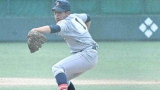 帽子のつばに級友の言葉ぎっしり　強力打線を抑えた飾磨のエース