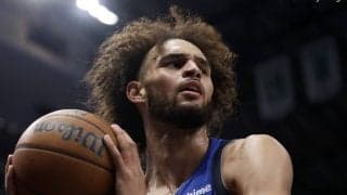 マーベリックスの先発センター、デレック・ライブリー2世が右足を手術