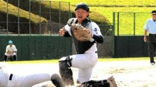 初球を振り抜きサヨナラ打　選手宣誓した松江商・三賀森慶大主将