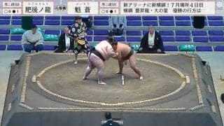 182キロ巨漢力士が身動き取れずヒヤリも… 館内のざわめきが安堵の拍手に 土俵外に背中から“ドスンっ”