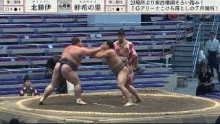 巨漢力士、形勢逆転の強烈“ビンタ” 張られた力士は「ひゃっ！」声をあげて土俵の外へ