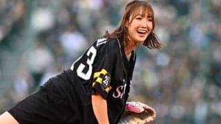 「太ももがヤバいw」　大暴投に赤面も…美女アスリートに騒然「神々しい」