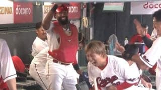 「似合ってるやんw」広島に新たな打てる捕手が爆誕？ファビアン、防具を装備してやる気満々にファン大爆笑「サービス精神旺盛やな」