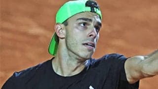  兄の敵討ち果たし8強 