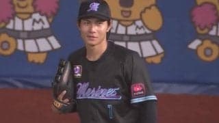 アウトカウント間違えボールをスタンドへ…25歳イケメンがまさかのミス、照れ笑いに虜