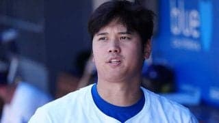 大谷翔平、黒コーデで球場入り…胸元にはいつもの“印”　漂うオーラにMVPの期待