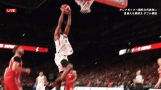 アリーナ熱狂！ 200cm逸材が“豪快すぎる両手ダンク”で魅せた！「気持ちええわ〜」「完璧なアタック」山﨑一渉が地元凱旋で躍動【バスケ男子日本代表】