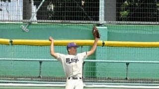 本塁打性の大飛球、高く跳んで好補　明大八王子の川上恵叶左翼手