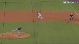 ウソでしょ？ 大谷翔平の足で“まさかの光景”「行くんかい！」 相手捕手が“イライラ”→とんでもないスピードで爆速盗塁