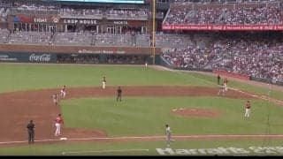 走者ドン引き！大遠投“爆肩レーザービーム”「ヤバいｗ」今季No.1級の超ファインプレー… 天才アクーニャJr.が“ノーバン神送球”