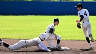 鋭い打球をグラブに収め、無心のダブルプレー　専大付の川口遊撃手