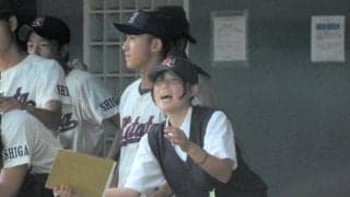 記録員もチームの一員、ベンチの最前列で声援も　熱戦続く高校野球