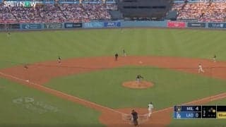 球場騒然！ 大谷翔平、逆方向特大弾で“まさかの光景”「動かない」181キロ爆速通過→野手陣が動けなくなる「追う気なしｗ」