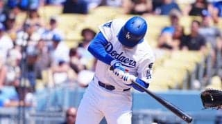 左手首への死球で途中交代のフリーマン、検査結果は異常なし　142キロシンカーが直撃