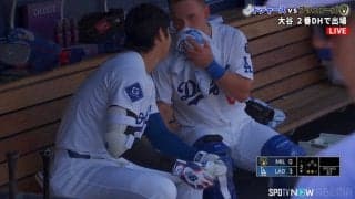 どうやって打ったんだ？ 大谷翔平の圧巻34号ホームランで若手注目株が“質問攻め” ベンチでのほっこりやり取りが話題