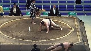 小兵力士が…“92.9キロ差”対決で衝撃結末「変な落ち方した」「右フック一閃」