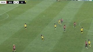 「数年に一度レベルのスーパーゴール！」豪快過ぎる40m級ミドルシュート炸裂でスタジアム騒然「理不尽」「これはエグ過ぎる」