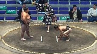 「私より軽い」60キロの“最軽量”力士、土俵際の大逆転 93.8キロ差を跳ね返す華麗な美技に「別次元の相撲しとるw」喝采