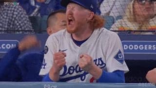 仲間も痺れるほどの超ファインプレー！ド軍守備職人の超絶技巧に見せた投手のリアクションが話題「カワイイすぎ」「乙女やん」