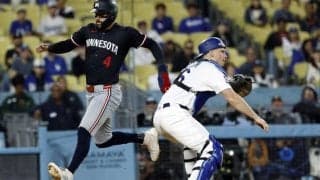 「今年最悪の試合の一つ」「またもひどい負け方だ」四球連発、悪送球で走者一掃…痛恨失点が重なったドジャースに地元記者から厳しい声