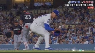 ド軍、最速167キロ右腕が痛恨の“大暴投” 「痛すぎる」「握ってなかったんでしょうね」元MLB解説者が苦言、フリーマンも呆然