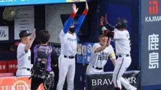 “新庄劇場”は指導者になっても健在　サインを出した特注サングラスは160万円？全セのベンチをタジタジに