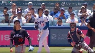 打った瞬間に確信歩き！ 大谷翔平、特大37号アーチで“バットを持ったまま”で約3秒…文句なしの一発を物語る“圧巻ムーブ”