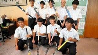 名張青峰・名張高の18人　全国高校ホッケーに合同チームで初出場