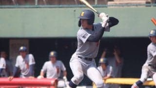 この夏、多くの球団が複数スカウトで徹底マーク！八王子の大型遊撃手・新井唯斗はヤクルトの正遊撃手を彷彿とさせる逸材だ！＜高校野球ドットコム注目選手ファイル・コム注＞