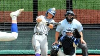 優勝の花巻東、成長した1番打者　春の大会1回戦負けで自分を変えた