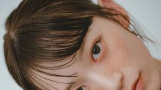 ｢スタイル良すぎる｣日本代表FW上田綺世の美人モデル妻、ちゅん顔＆ウエストほっそりヘソ出し私服姿が可愛すぎると話題に