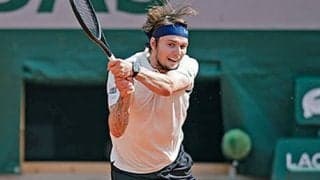  試合中断中にまさかの相手と食事 