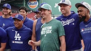 大谷翔平も笑顔…“胴上げ投手”にチャンピオンリング贈呈　試合前に広がった感動の光景