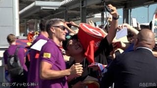 バルサ来日で大熱狂！ ヤマルは“スタッフ制止”の珍事？ ペドリやレヴァンドフスキらが“神対応”笑顔でファンサービス