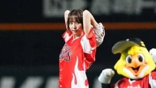 篠田麻里子がショーパン始球式　特別ユニで大胆足上げ…10年ぶり地元“登板”に大歓声