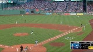 なんだこれは…！？ 大谷翔平の打球で“想定外のハプニング”「バケモノやな」相手野手のグラブの前でおかしくなる「生き物みたいw」