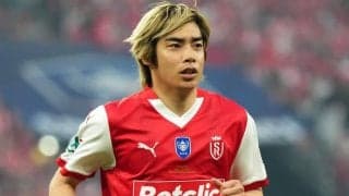 ｢裸足だw｣｢楽しそう｣伊東純也のスタッド・ランス来日ツアー“裸足リフティングin山形”にファン安堵！｢痛くないの？｣｢回復してるんだね!｣｢可愛い2人とも｣の声