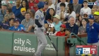 何があった…？ 大谷翔平の打席で“想定外のハプニング”「激レアw」 ベンチに慌てて戻る“珍プレー”… ファン騒然