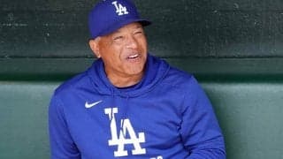 ロバーツ監督が絶叫「オーマイガー！」　日本の人気芸人を大歓迎…共演に「バズるよ」