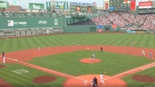 ウソでしょ…？ 吉田正尚の打球で“謎のハプニング”「これは…」「何してんの？」ド軍野手がとんでもないプレーをしてしまう