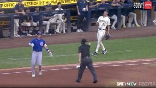 「危なかった」鈴木誠也が激走→タックル喰らう“あわや”の場面に「妨害ですやん」「あれがヒット…」ファンも騒然