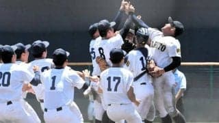 嫌な予感、振り払う鳴門の2年生・谷の一打　高校野球徳島大会決勝