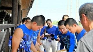 聖光学院が練習再開　ギョーザ2600個をOBが差し入れ鍋で焼く