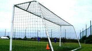 サッカーは素晴らしい｢世界のゴール珍百景｣21連発(1)クラブW杯で消えた｢ゴール支柱｣、久保建英の活躍で解任された｢代表監督｣、1人で運べる｢100キロ｣ゴール