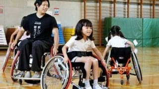 ミラノパラ代表の森宏明さんが小学生に講演会