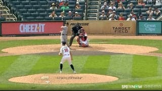 320日ぶり一発もまさか！吉田正尚、今季1号は“超遅球”撃ち…野手登板ピッチャーの83キロを仕留めたひと振りに敵地騒然